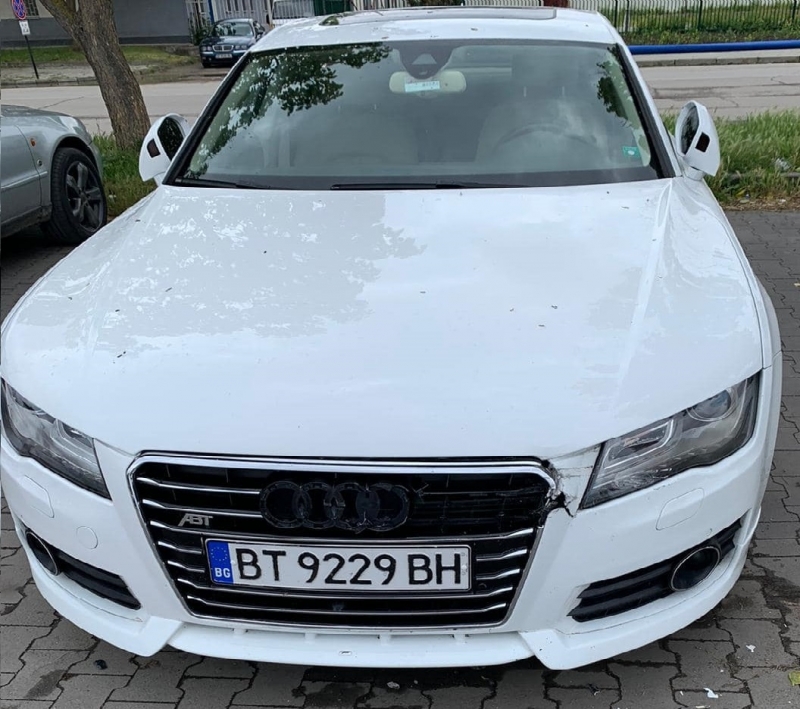 Мъж от Козлодуй търси шофьор блъснал колата на майка му