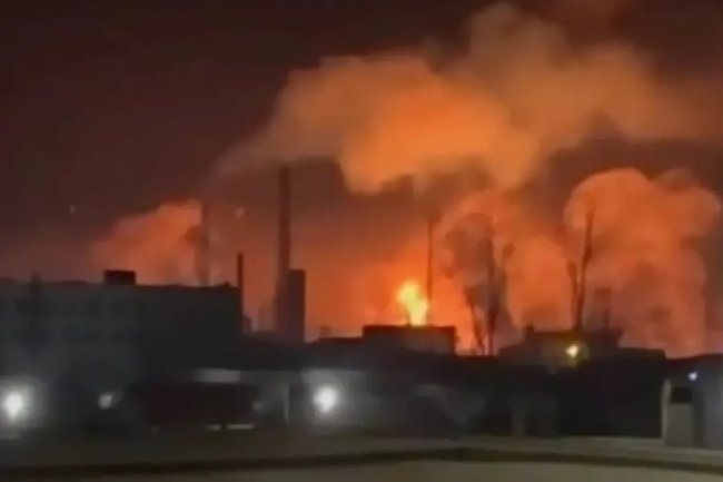 Украински дронове удариха нефтопреработвателно предприятие в Русия