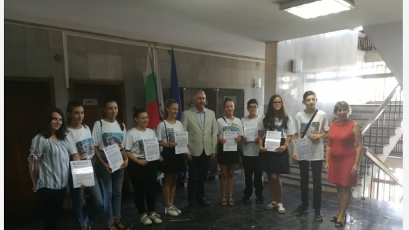 Благодарствени адреси и грамоти на осем ученици от три видински