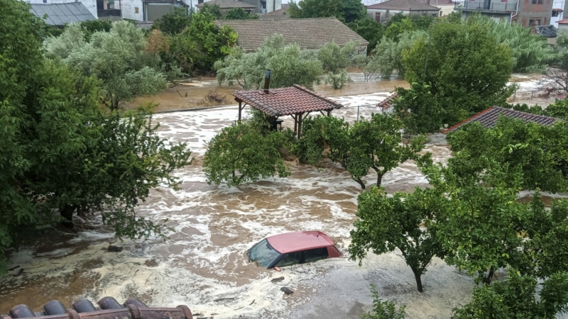 Метеорологичната служба на Турция днес издаде предупреждение за очаквани проливни дъждове за
