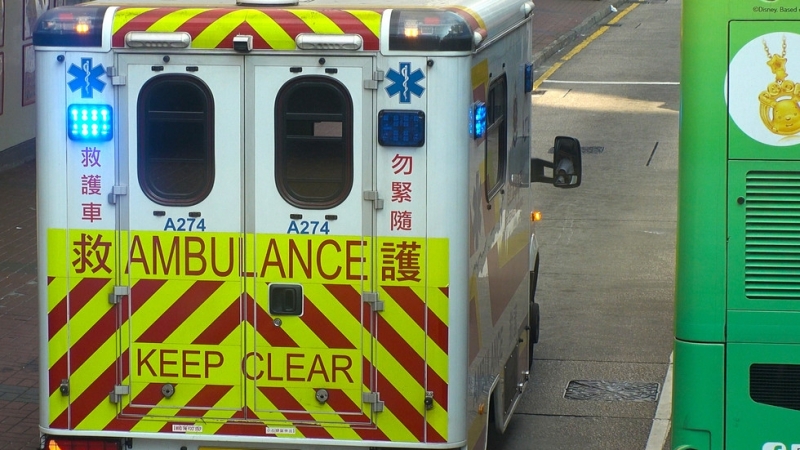 Кола се заби в група ученици пресичащи улицата пред начално