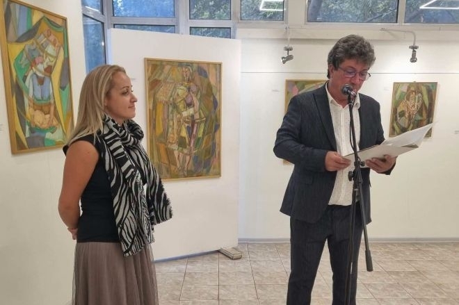 В Лом откриха изложба с 37 платна на художника Кирил Петров /снимки/