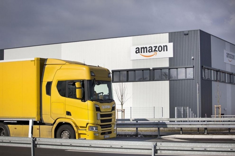 Хиляди служители в складовете на Amazon по целия свят излизат