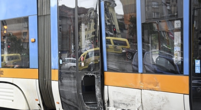 Тежък инцидент с трамвай стана в столицата в късно снощи