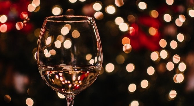 Умереното пиене е полезно за сърдечносъдовата система на богатите но