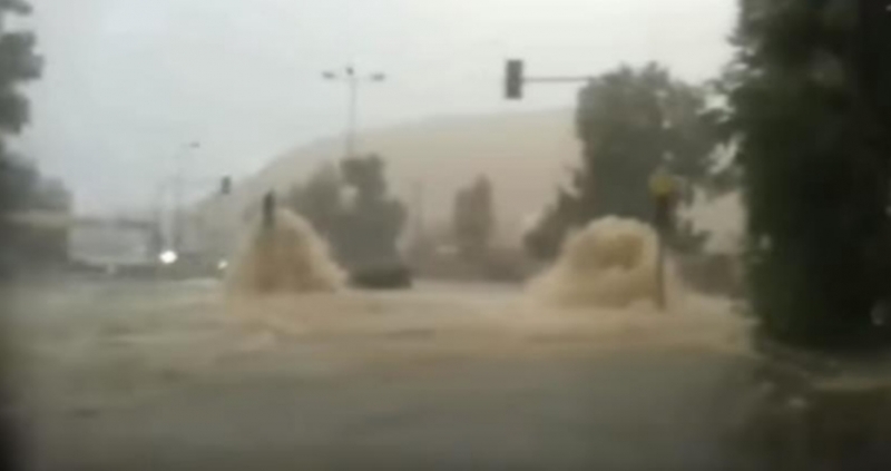 Паника от трусове и циклони в Гърция Три сериозни земетресения