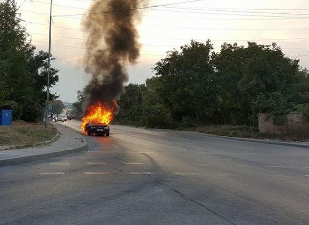 Кола е пламнала в движение във Видинско съобщиха от областната