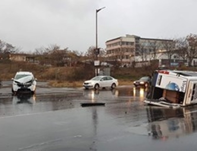 9 души са пострадали при преобръщане на пътническия микробус в Кърджали