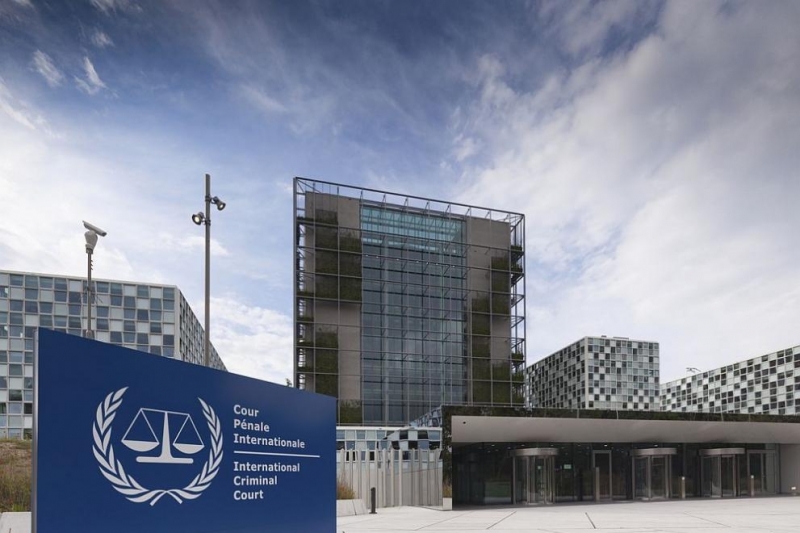 Прокурорът на Международния наказателен съд заяви че иска заповеди за