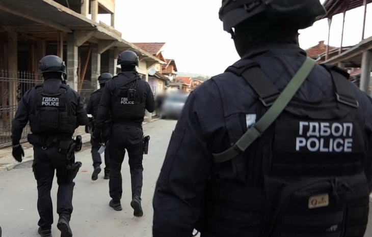 Появиха се нови детайли около масираната спецакция която скова Севлиево