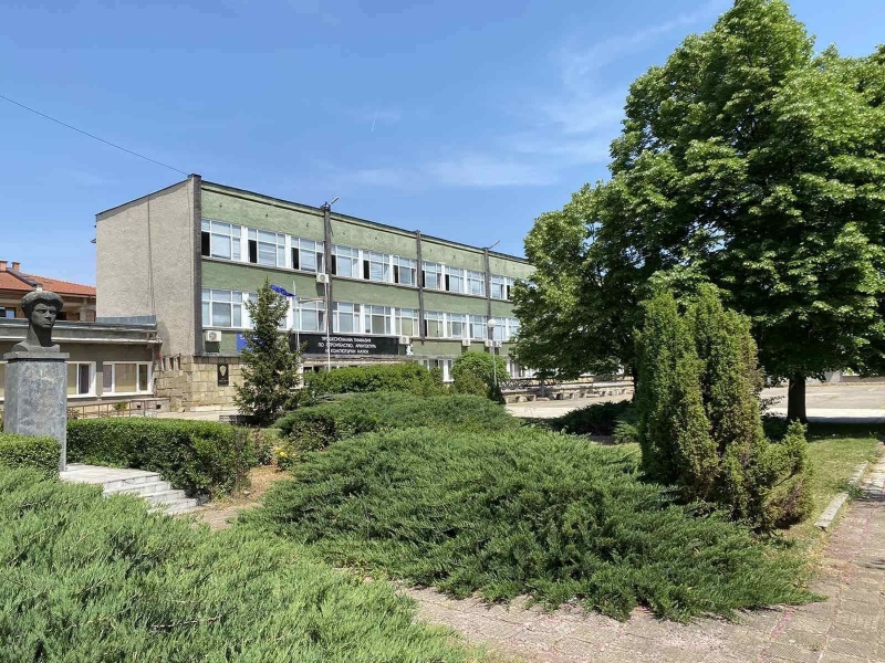 Учениците от две професионални гимназии в Монтана се местят в