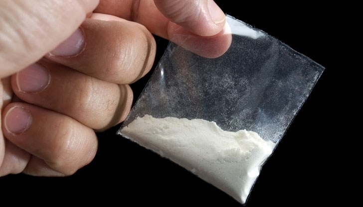 Полицаи тарашиха дома на младеж във Враца и намериха куп