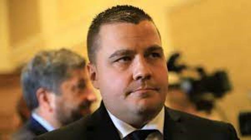 Обмисляме да внесем искане за оставката на председателя на Народното