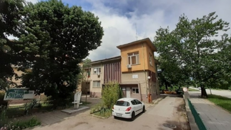 Вътрешно отделение на общинската болница в Чирпан е поставено под