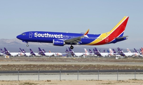 Самолет Boeing 737 се наложи да кацне аварийно на летището