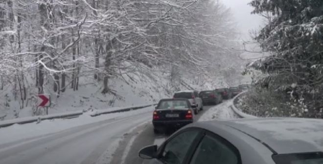 Огромно задръстване се е образувало на Петрохан научи агенция BulNews
На