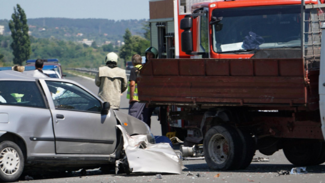 Човек е пострадал тежко при катастрофа в Криводол съобщиха от