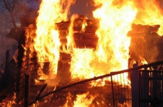 Полицията залови подпалвача на къщата в село Ковачица, научи агенция
