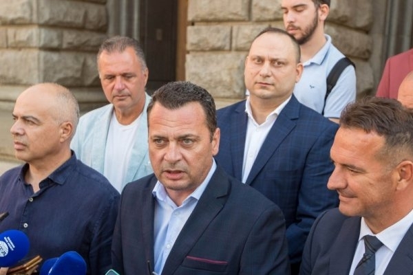 Приближените до Нинова се опитаха да регистрират БСП за изборите в ЦИК