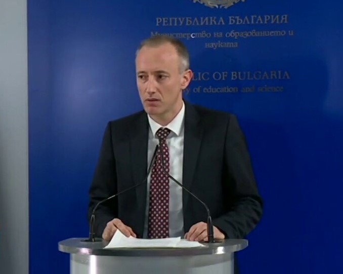 Няма да има нулева учебна година категорично заяви министърът на