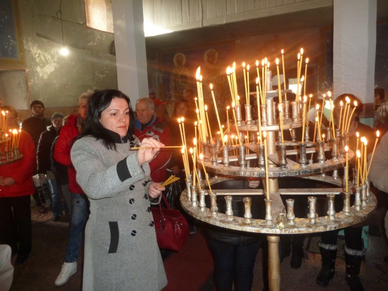В храм Свети Николай в Борован днес беше отслужен празничен