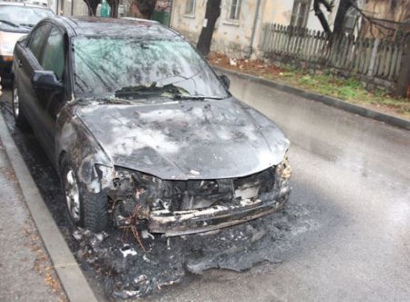 Пожар изпепели Ауди в Монтанско съобщиха от полицията в областния