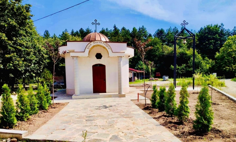 Пространството около изградения параклис Св Вмкч Георги Победоносец в квартал Бистрец