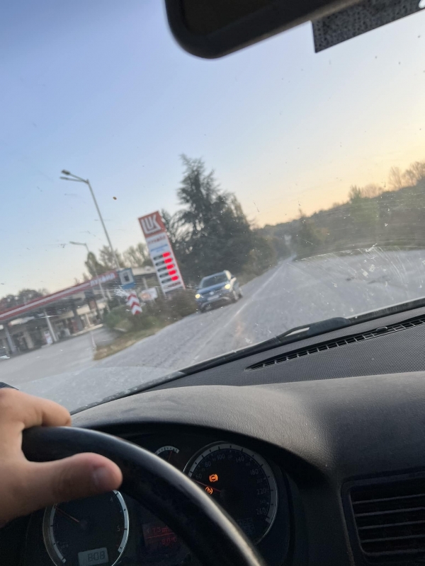 Джип подкара в насрещното на една от най натоварените пътни артерии