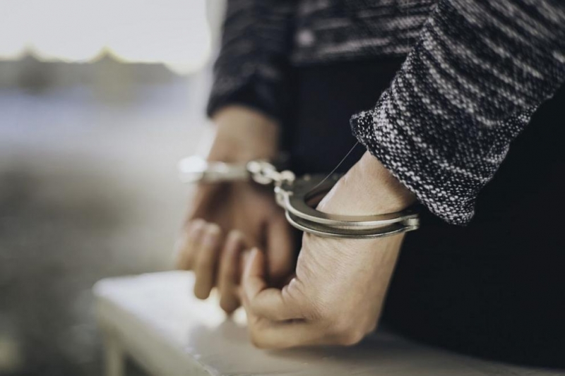 Полицейски служители са задържали 26-годишен криминално проявен от село Черни