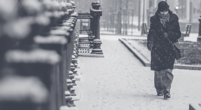 Силна зимна буря доведе вчера до виелици и наводнения в