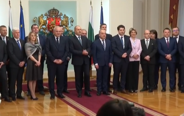 Петият служебен кабинет на президента Румен Радев пое управлението на