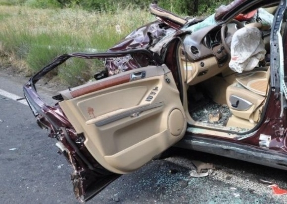 Един човек загина при тежка катастрофа на Подбалканския път в