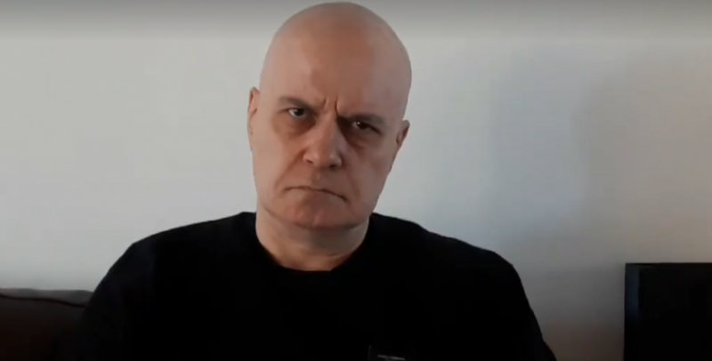 Независимо че има заповед и съдебната система е на страната