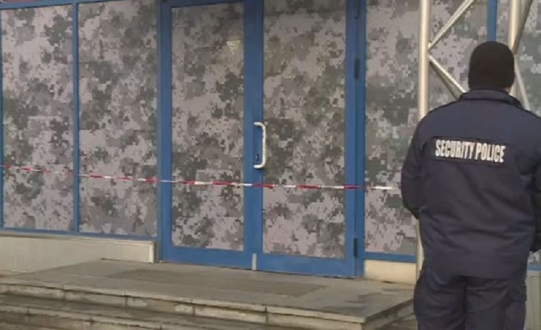 Полицаи са заловили крадец отмъкнал 300 лева от склад на