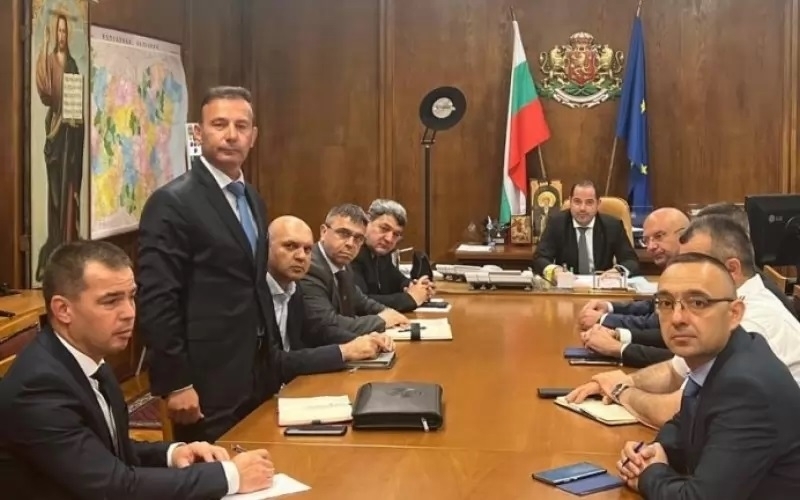 Тази държава очевидно не разполага с кадърни полицаи авторитетни политици