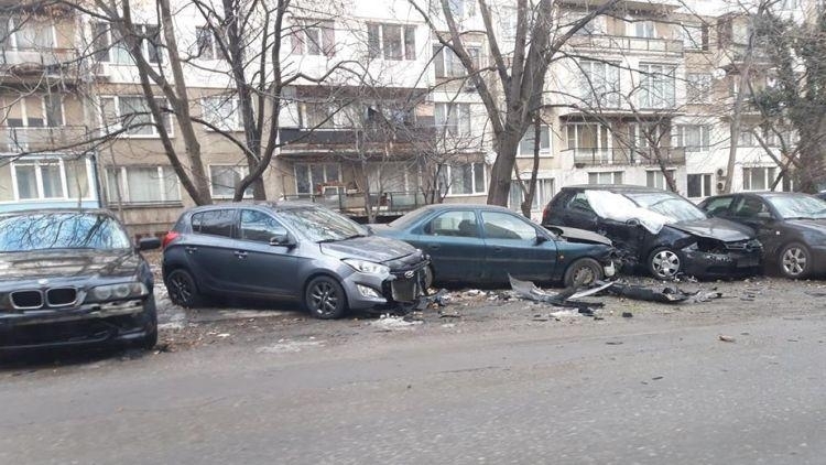 Шофьор нанесе сериозни щети на 7 автомобила в опит да избяга