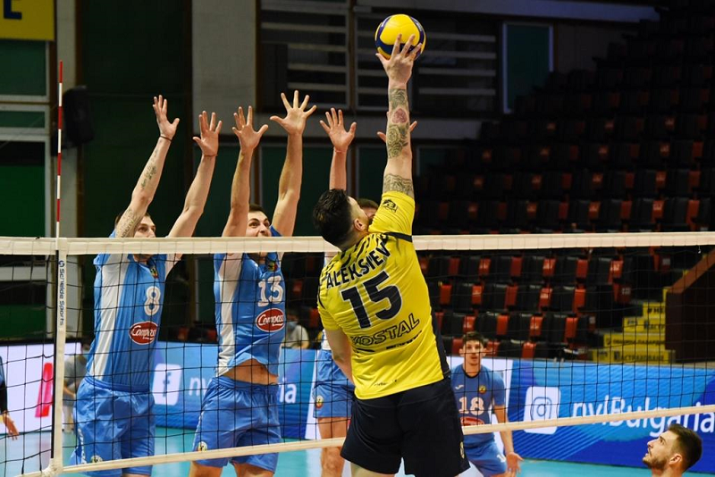 В среща от XII кръг на първенството на волейболната Суперлига първа