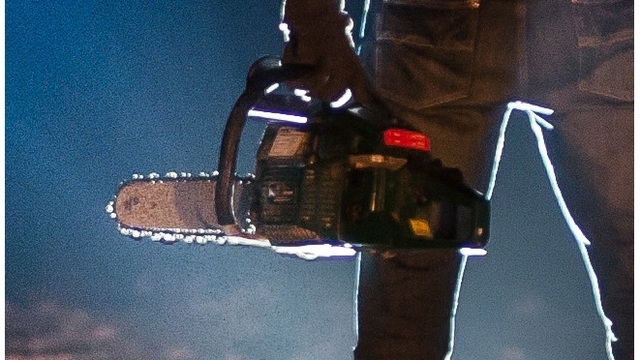 Побеснял циганин срязал входната врата на заведение в Бяла Слатина