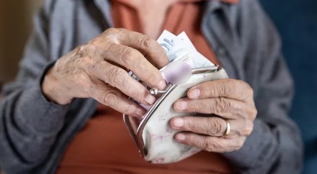 Средната пенсия през 2026 г ще достигне 541 20 евро Това