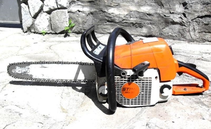 Хванаха непълнолетен задигнал резачка от селска къща