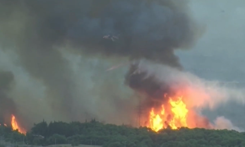 Продължава борбата за овладяване на големия пожар който достигна северните