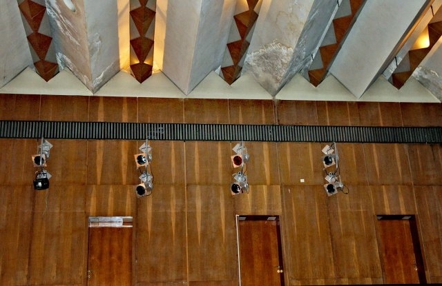 Мизерията в Концертна зала в Пловдив започва от фоайето Голямото