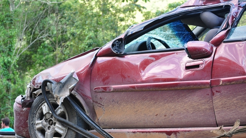 Самокатастрофирал автомобил вдигна накрак огнеборци и спасители съобщиха от МВР