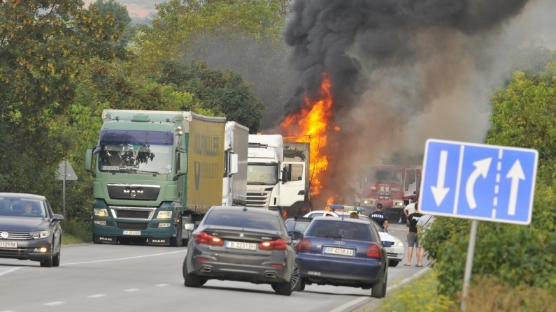 Пожар унищожи турси ТИР в Монтанско съобщиха от пресцентъра на