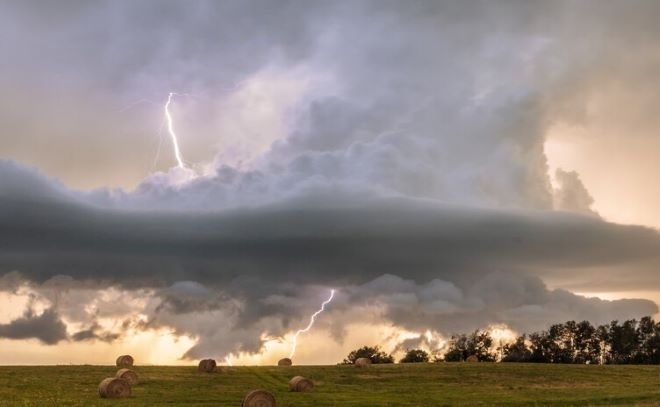 Жълт код за валежи и гръмотевици е обявен в цялата страна