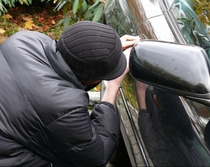 Служители на реда разследват кражба на лек автомобил Ауди от