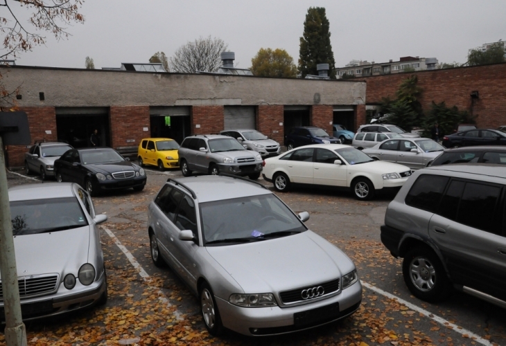 Около 1000 шофьори всеки ден регистрират новите си коли на