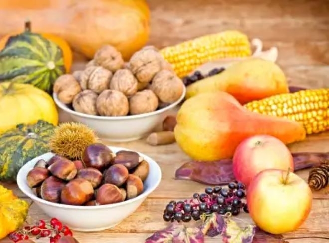 Есента е период, в който има разнообразни сезонни плодове и зеленчуци,