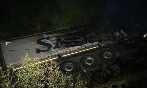 Тежък пътен инцидент снощи блокира движението по жп линията Русе