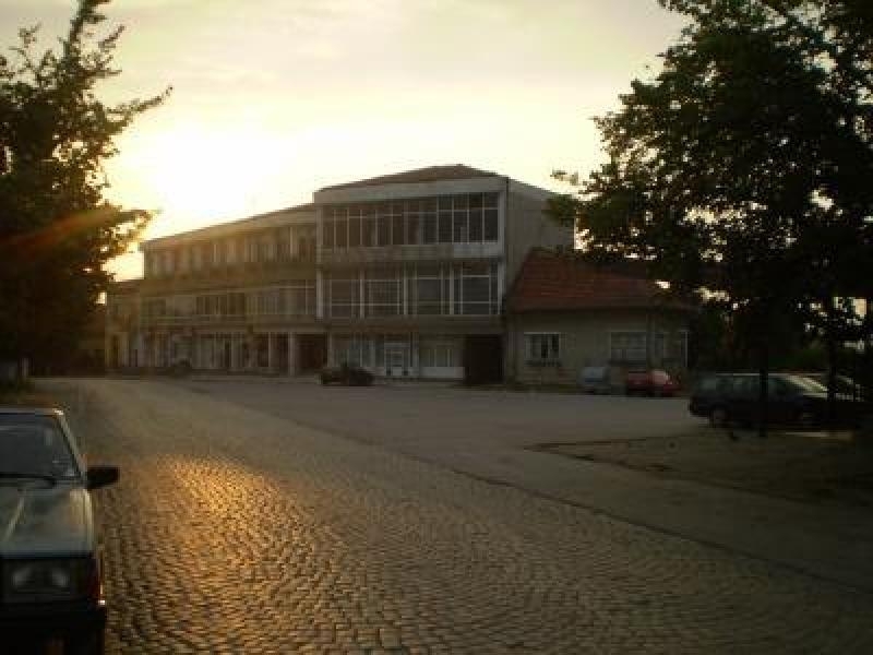 Двама мъже са откраднали техника от читалището в село Бутан